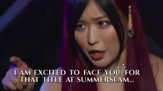 真夏の祭典サマースラムで対戦するWWE女子世界王者リブ・モーガンを挑発するイヨ・スカイ（C）AbemaTV,Inc.