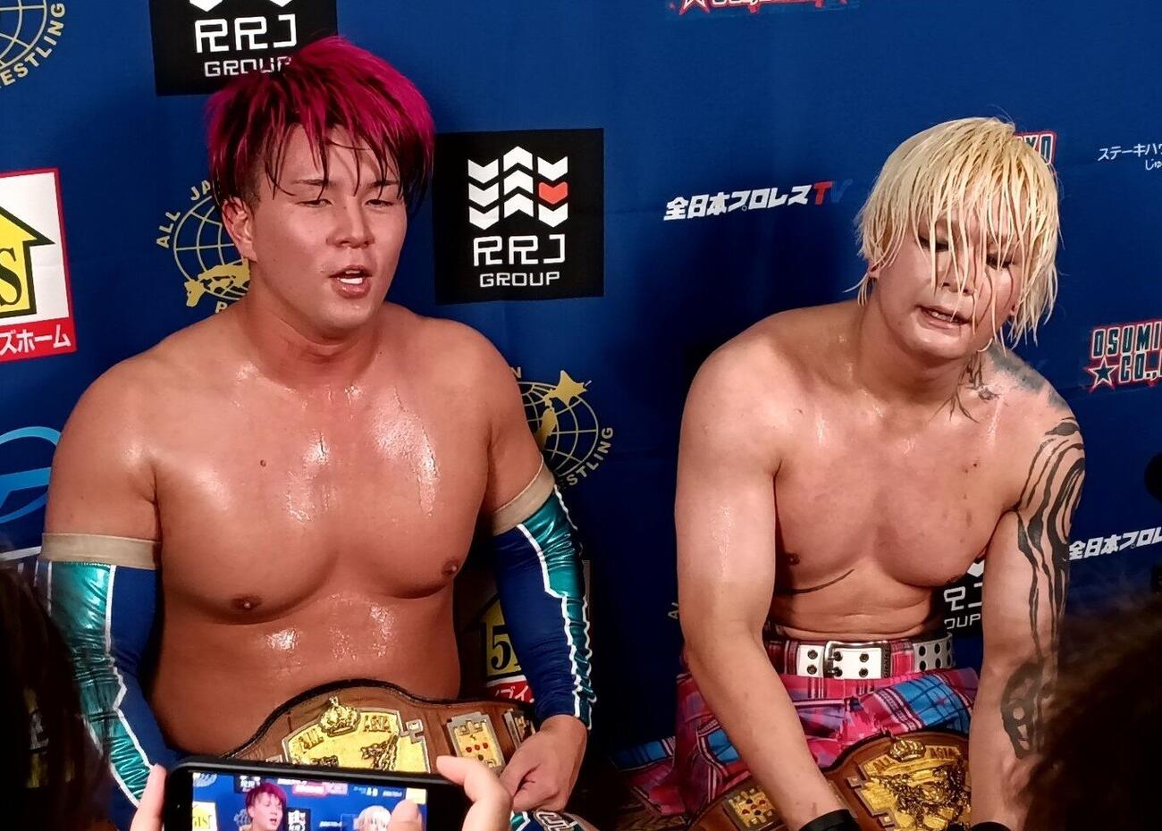 青柳亮生（左）とライジングHAYATO