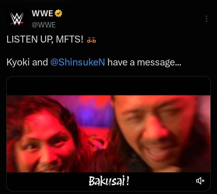 WWEスマックダウン大会で映像VTRで登場した中邑真輔（右）は高橋ヒロムあらためKYOKIを紹介（WWE公式Xから）