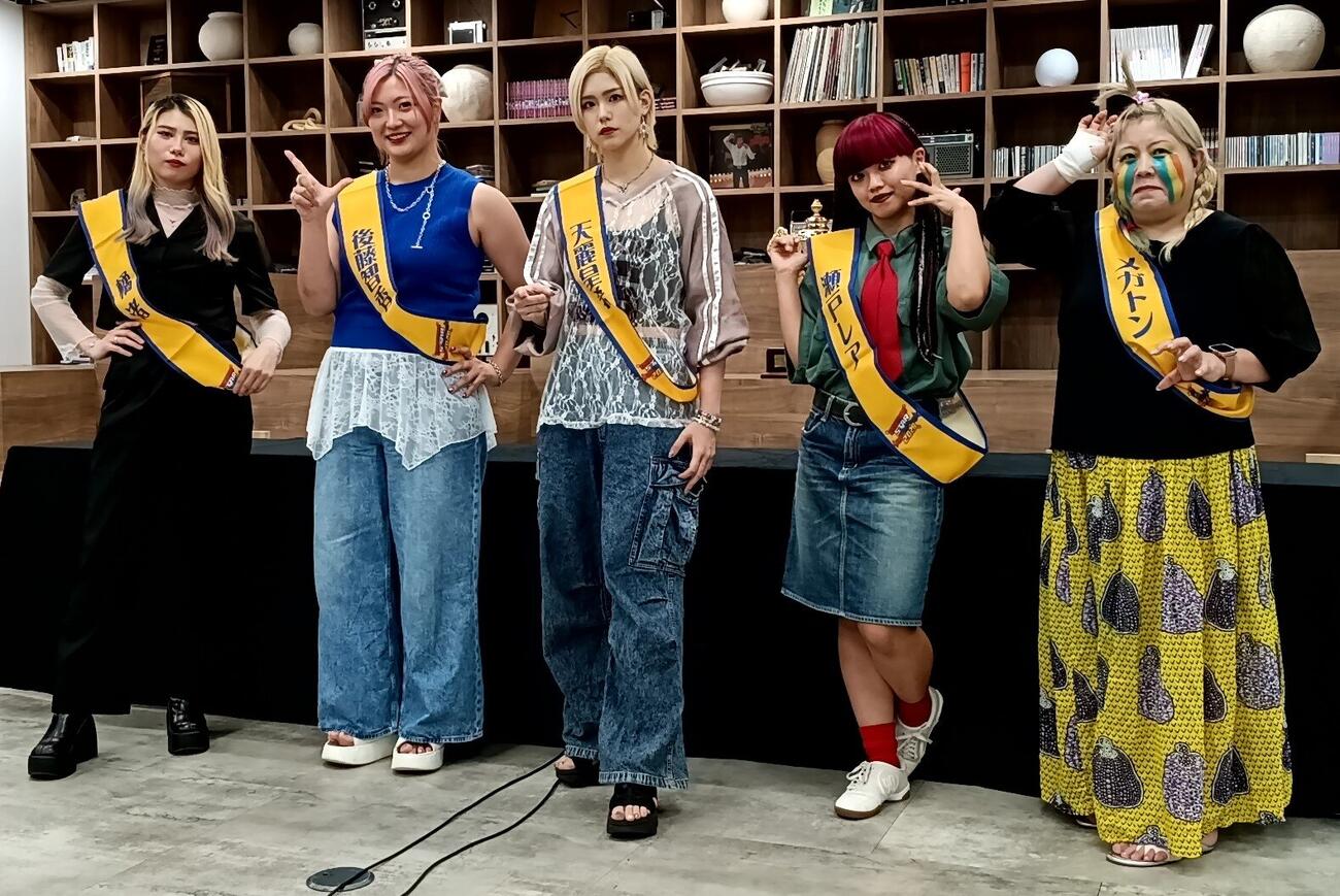 リーグDを戦う（左から）橘渚、後藤智香、天麗皇希、瀬戸レア、メガトン