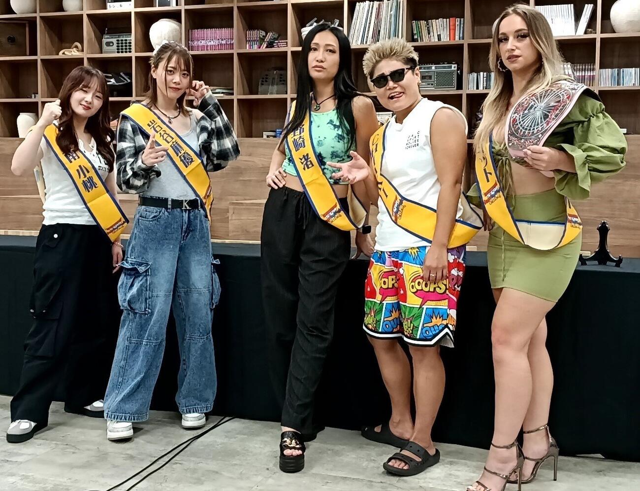 リーグBを戦う（左から）南小桃、岩谷麻優、野崎渚、CHIAKI、ミラ・シュミット