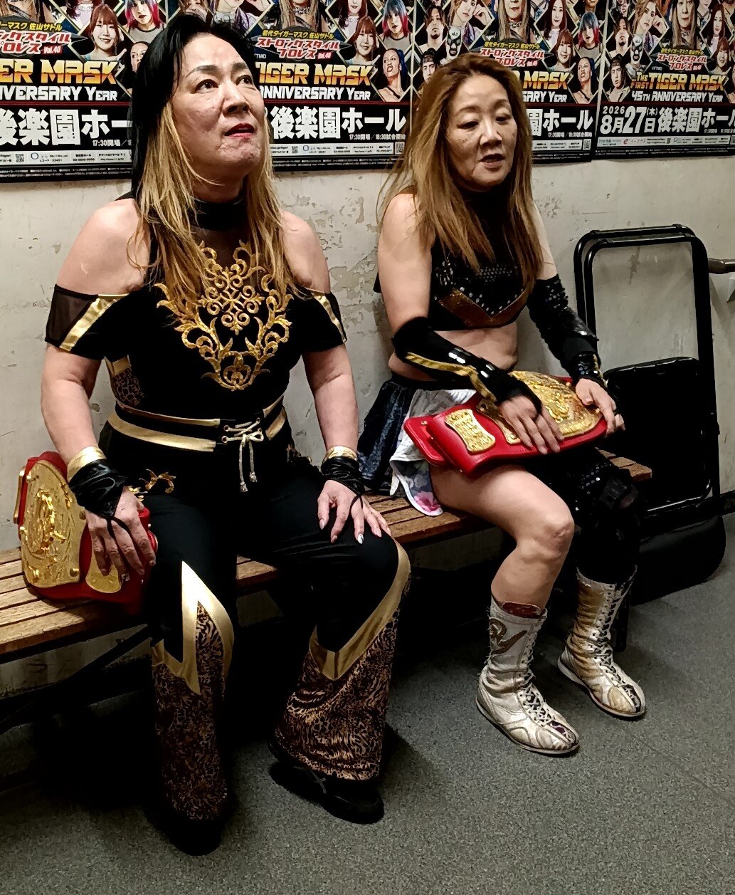 勝利したジャガー横田（左）と藪下めぐみ