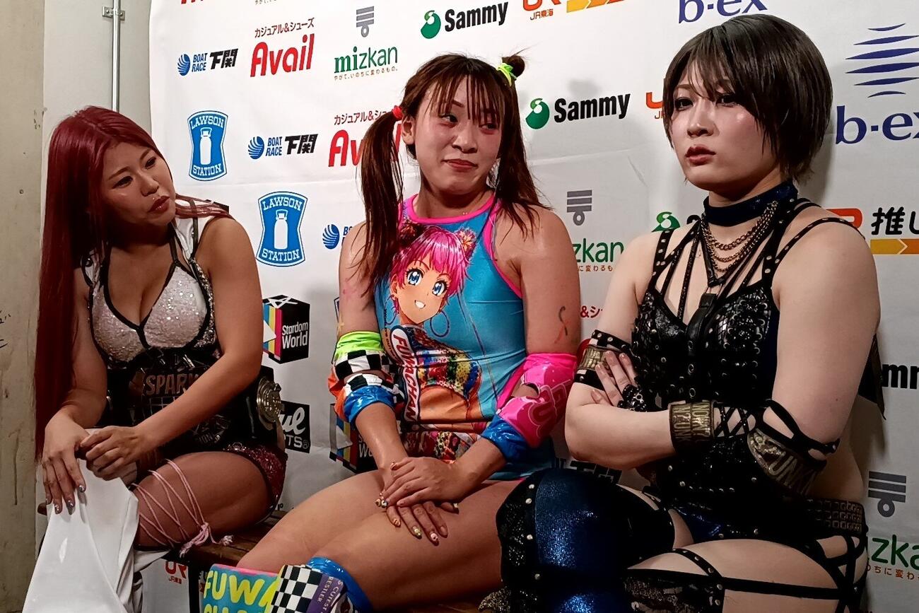 勝利した（左から）葉月、フワちゃん、安納サオリ
