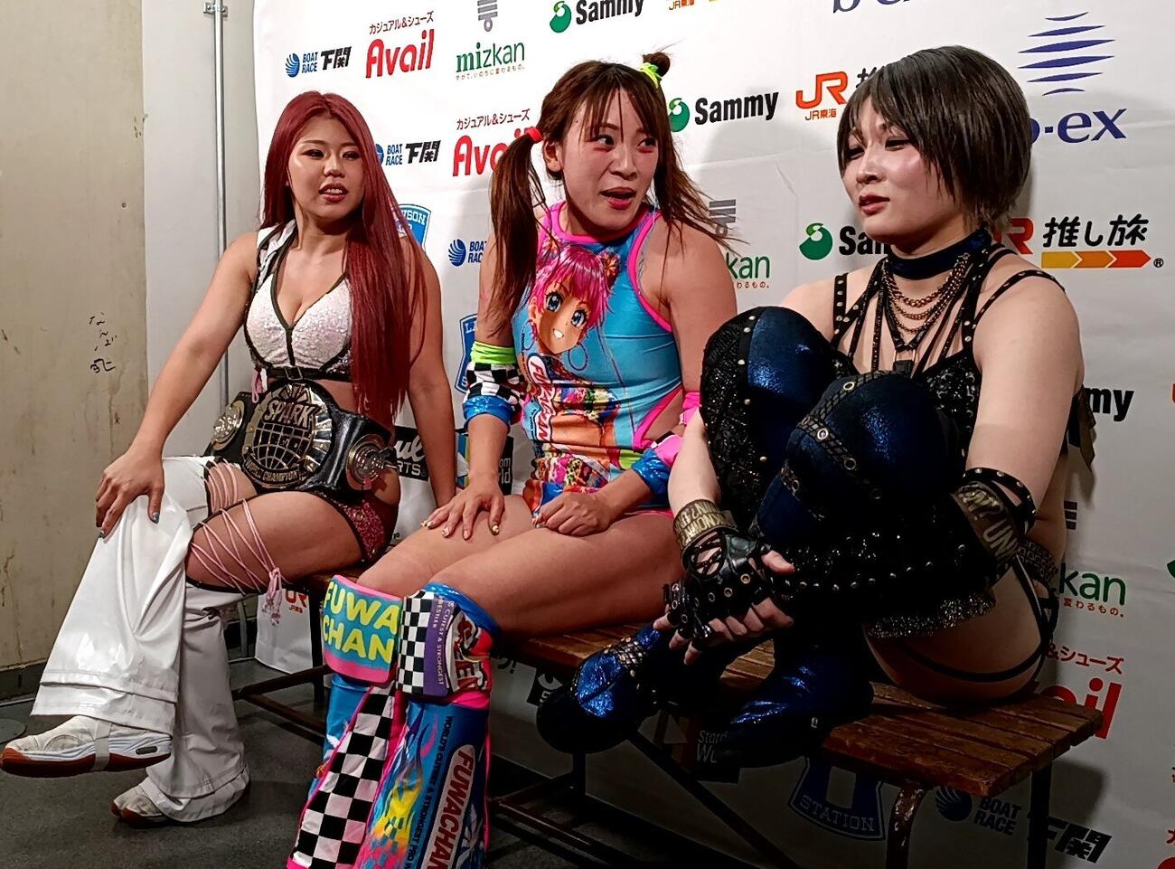 勝利した（左から）葉月、フワちゃん、安納サオリ