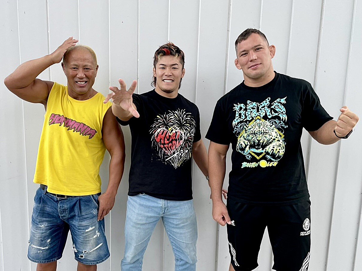 仙台大会をPRする新日本プロレス。右からボルチン・オレッグ、上村優也、本間朋晃（撮影・高橋香奈）