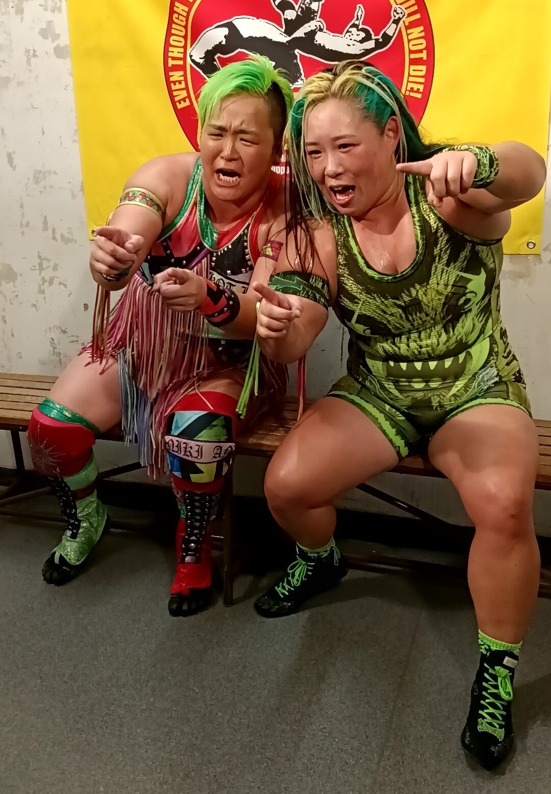 水波綾（左）と橋本千紘