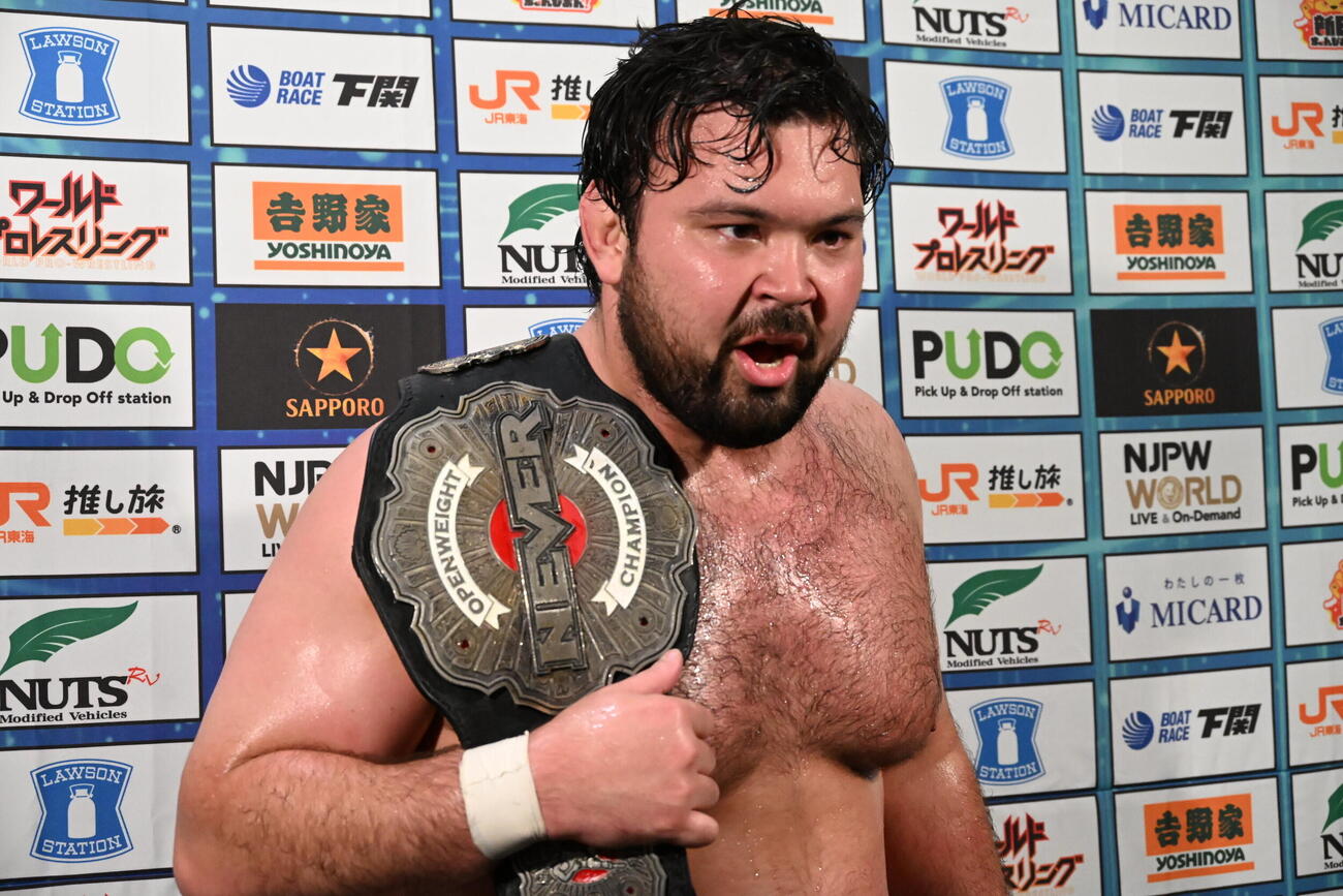 藤田晃生に怒り心頭のウルフアロン（C）新日本プロレス