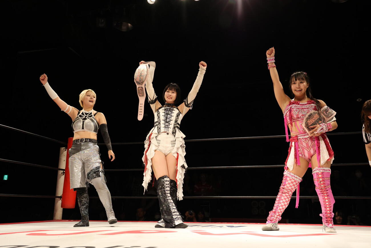 勝利した（左）から凍雅、辰巳リカ、渡辺未詩（C）東京女子プロレス