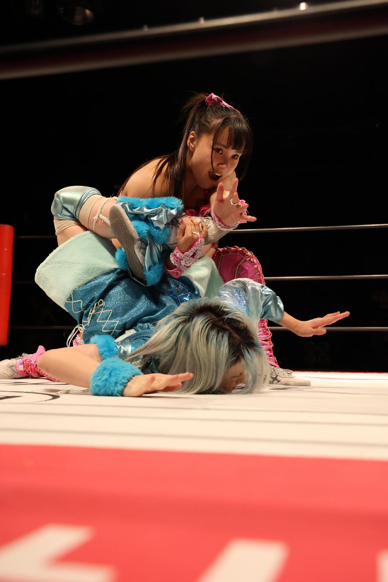 リバース・パラドックスで風城ハルからギブアップを奪った渡辺未詩（上）（C）東京女子プロレス