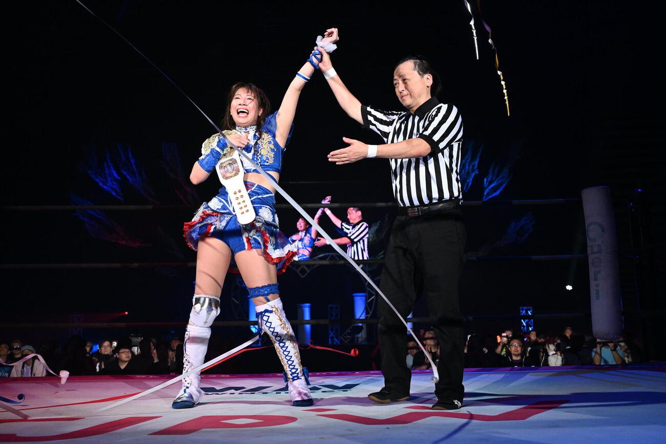 V5を達成した荒井優希（C）東京女子プロレス