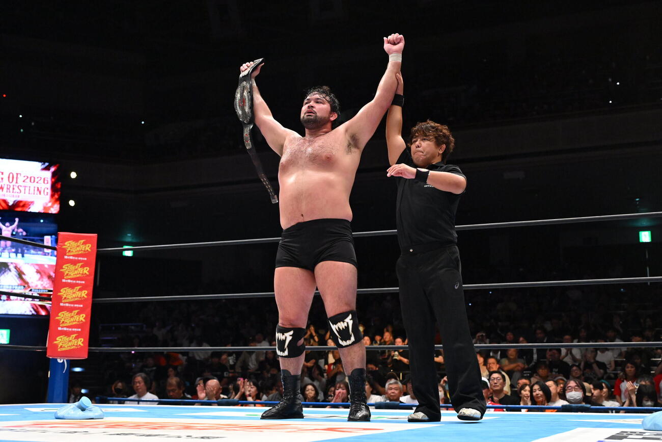 初防衛を果たしたウルフアロン（C）新日本プロレス