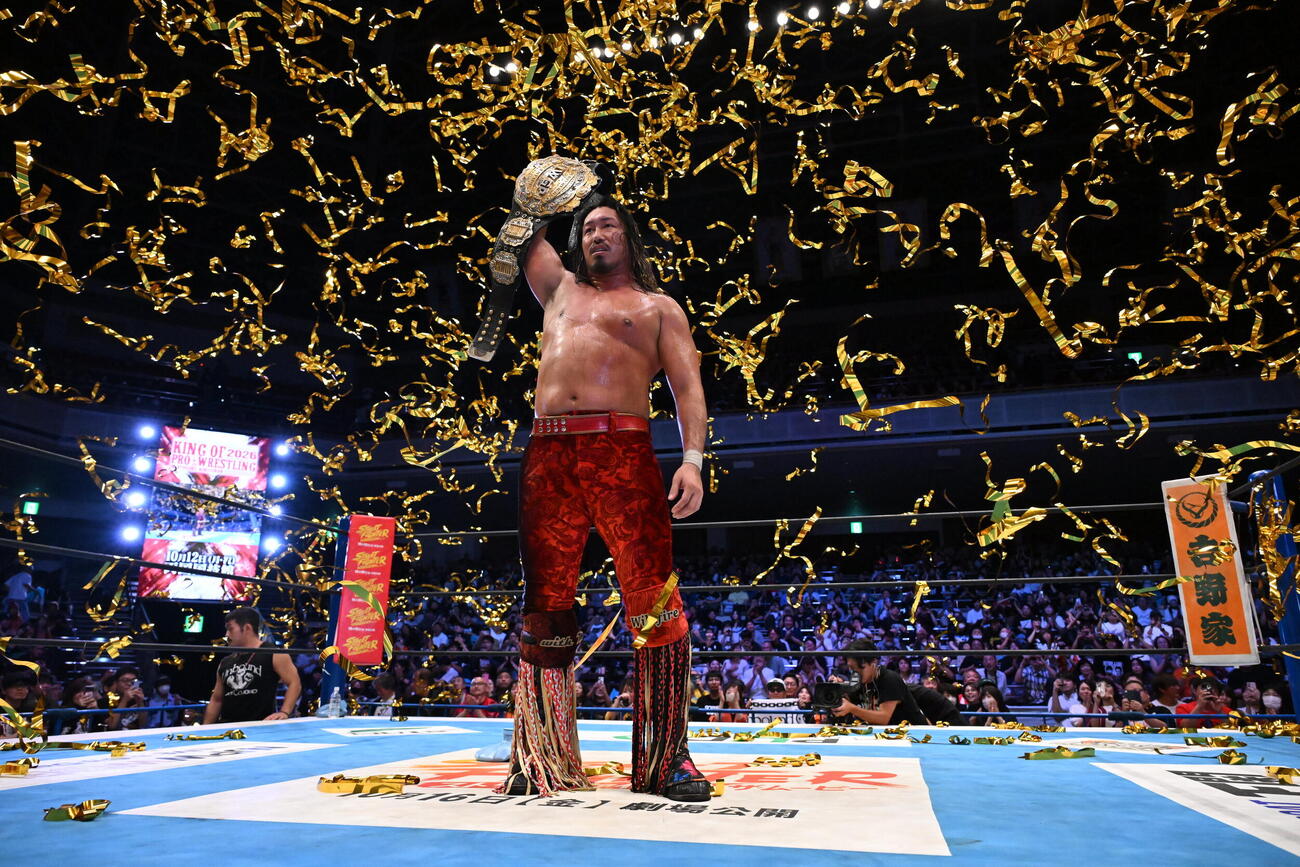 大岩陵平を下してIWGPヘビー級王座V2を達成した辻陽太（C）新日本プロレス