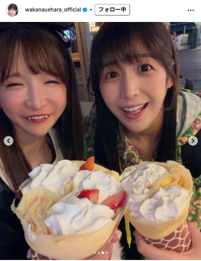 〆のクレープを持つもえあず（左）と上原わかな（上原わかなのインスタグラムから）