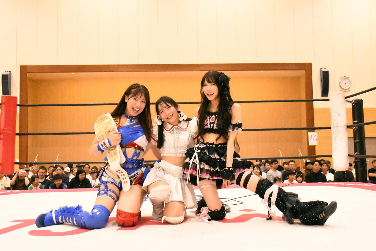 勝利した（左から）荒井優希、高見汐珠、瑞希（C）東京女子プロレス