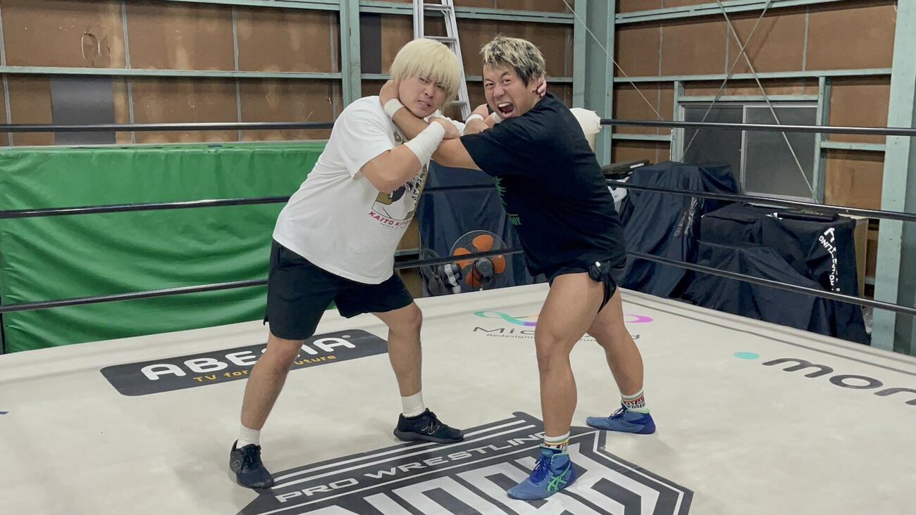 スパーリングする清宮海斗（左）とYoshiki Inamura（C）プロレスリング・ノア