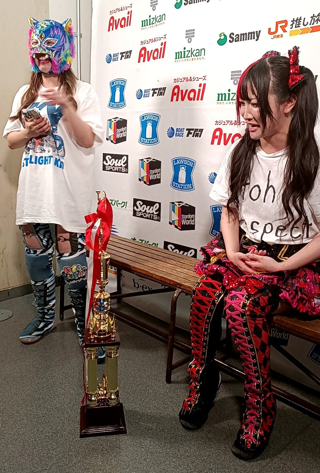 タッグを組むことになったスターライト・キッド（左）と伊藤麻希