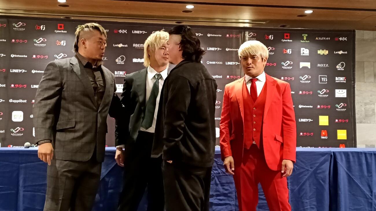 乱闘寸前になる（左から）Yoshiki Inamura、清宮海斗、煌牙、拳王