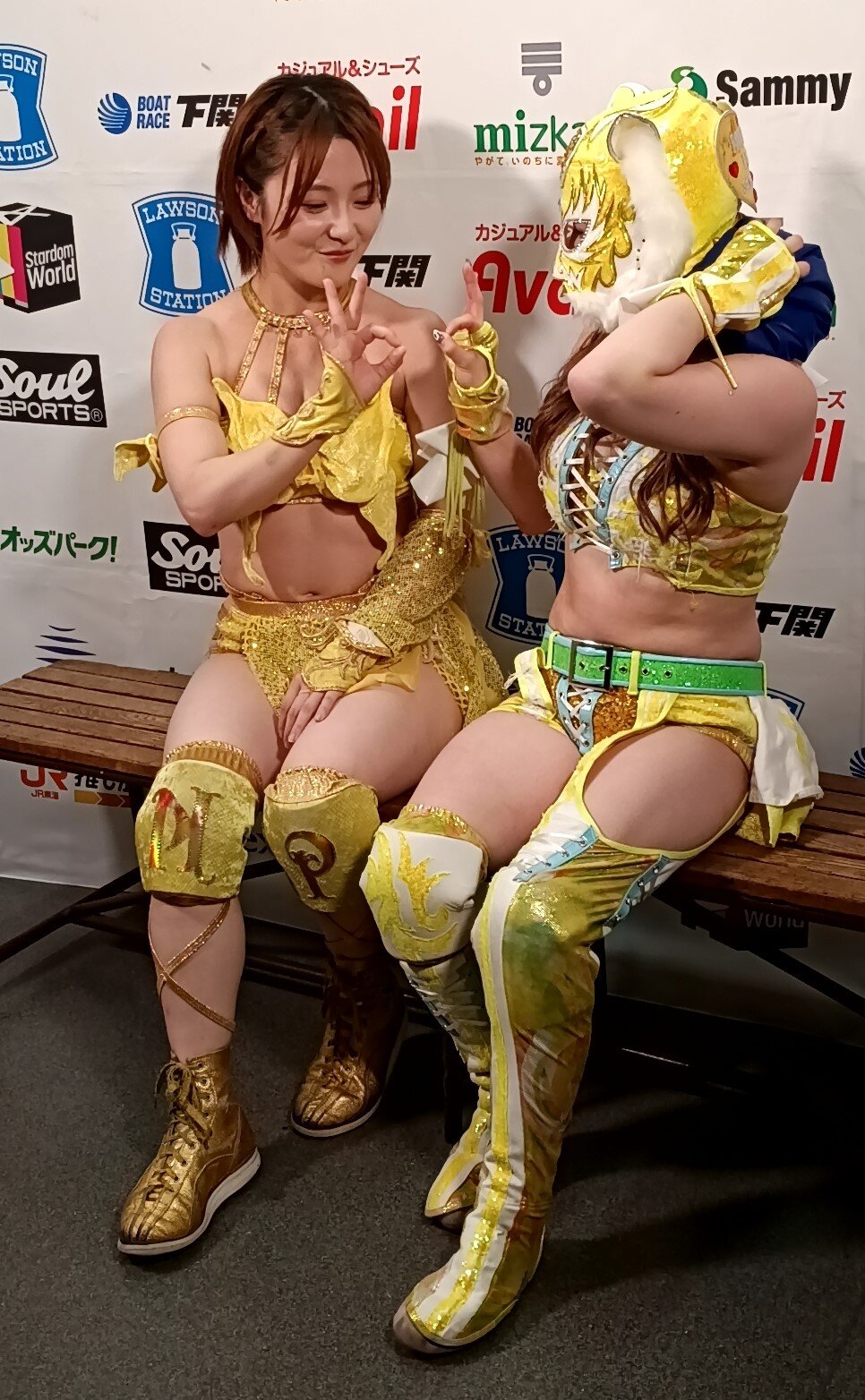 敗れたチーム両思いのなつぽい（左）とスターライト・キッド