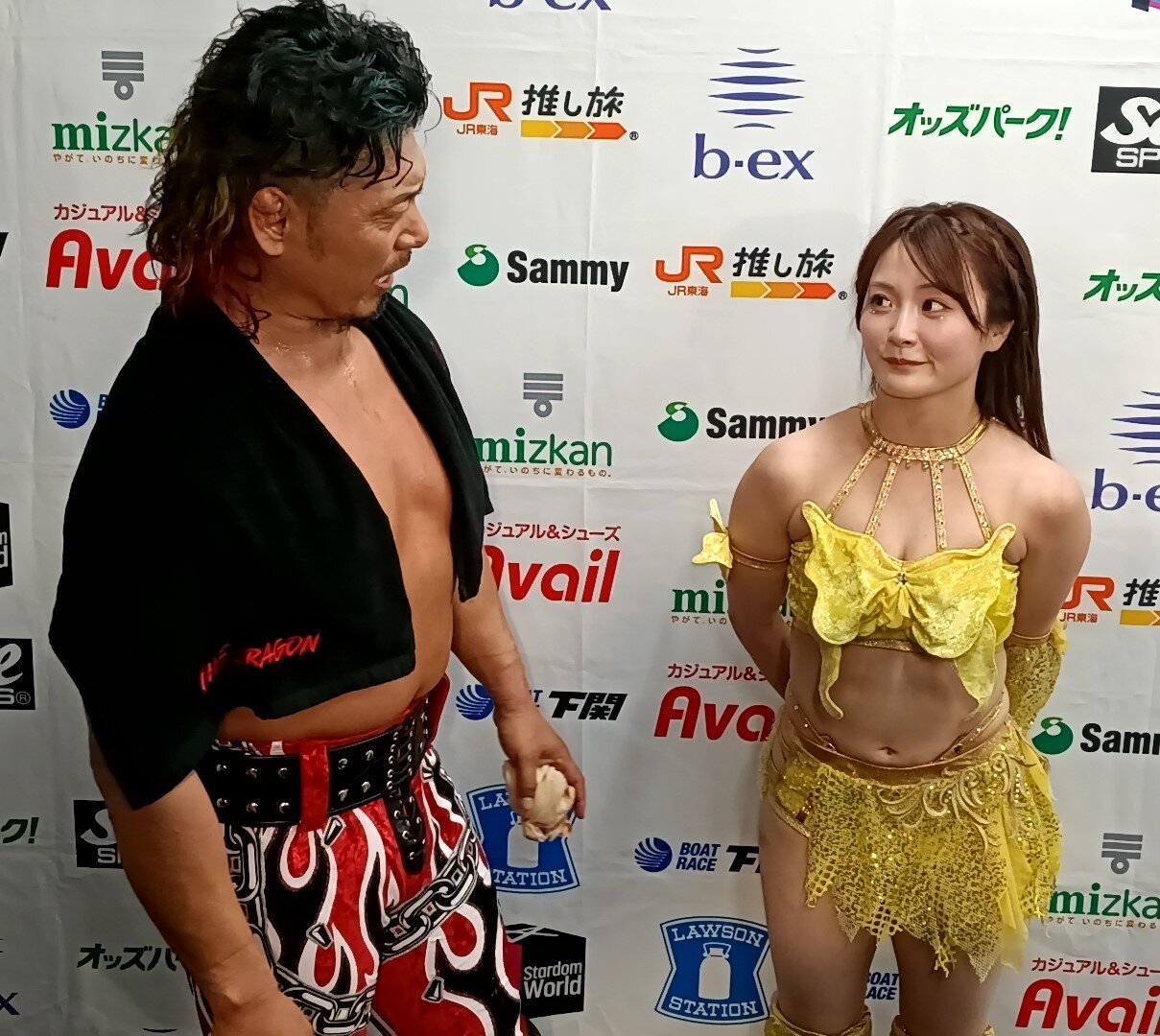 絆も深まった？鷹木信悟（左）となつぽい