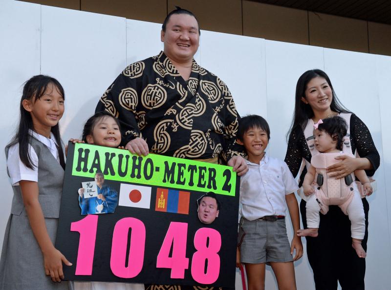 家族で支えた白鵬パパ １男３女と見届けた妻は感涙 大相撲 日刊スポーツ