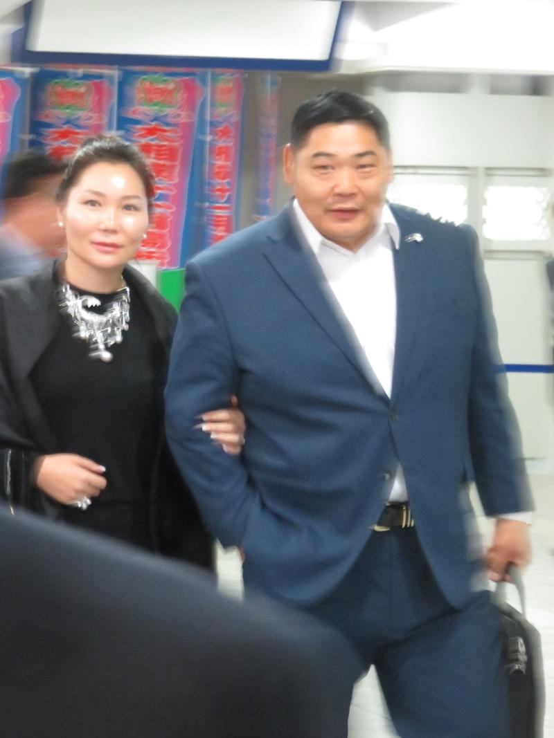 元旭鷲山が福岡入り「貴ノ岩からの電話を待つ」 - 大相撲 : 日刊スポーツ