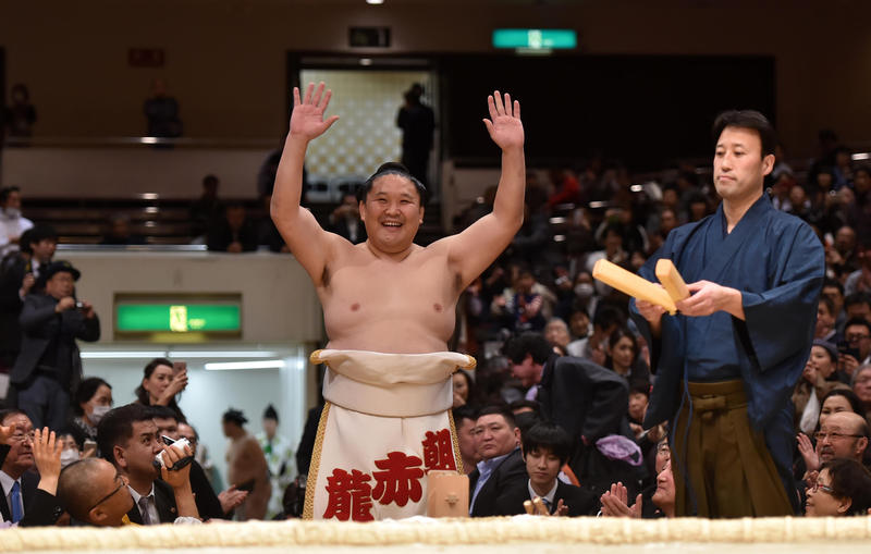 元関脇朝赤龍が断髪式 息子泣いて想定外ハプニング 大相撲 日刊スポーツ