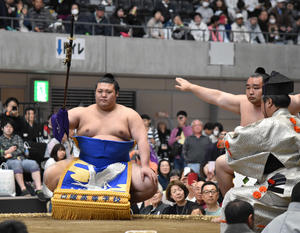 豊山が「初体験」正代の代役で横綱土俵入り太刀持ち - 大相撲 : 日刊