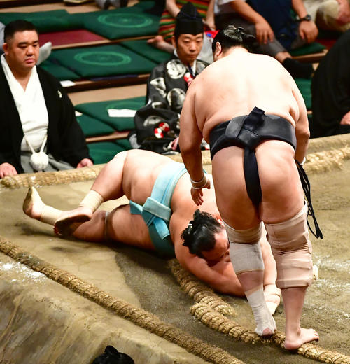 珍手！安美錦がとっくり投げ「お母さんに怒られる」 - 大相撲 : 日刊
