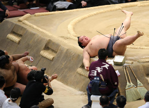 大相撲九州場所 稀勢の里は栃煌山に敗れ4連敗を喫した(撮影・菊川光一)
