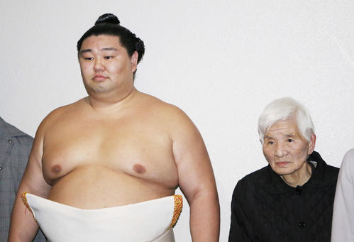 正代が「毎日神様に祈っている」祖母正代さんに感謝 - 大相撲 : 日刊スポーツ