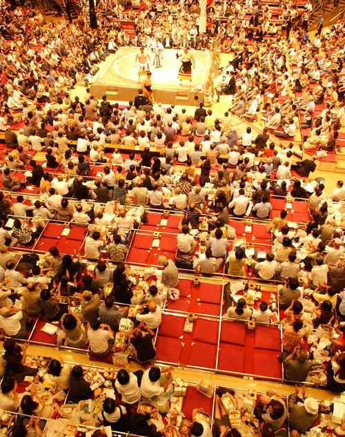 東京・両国国技館の升席
