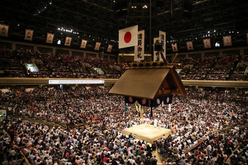 15年9月、大相撲秋場所で連日の満員御礼となった両国国技館