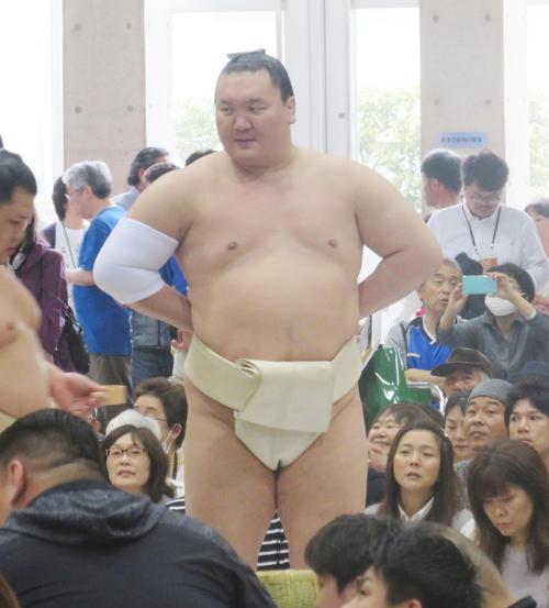 埼玉・日高市内で行われた春巡業に参加した白鵬（撮影・佐藤礼征）
