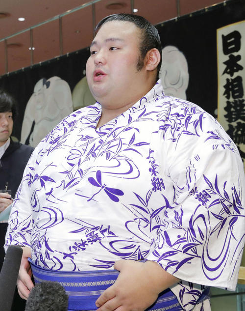 イベント後に取材に応じる新大関の貴景勝（共同）