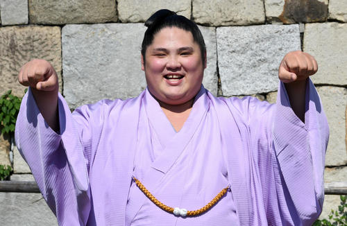 名古屋場所での活躍を誓う新入幕の貴源治（撮影・前岡正明）