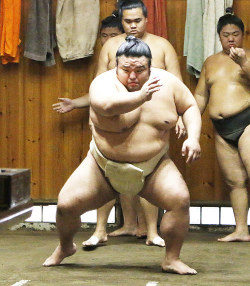 都内の部屋で秋場所の番付発表後、初めて稽古を行った貴景勝（撮影・佐藤礼征）