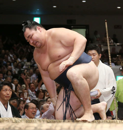 鶴竜「戦えてない」稀勢の里以来3日連続金星配給 - 大相撲写真