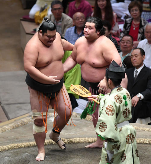 序二段の優勝決定戦で碧海浜（左）を下した元林（撮影・加藤諒）
