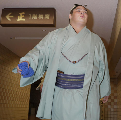 理事会に招集された貴ノ富士（撮影・中島郁夫）