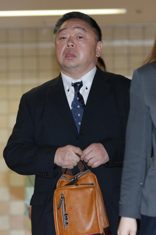 理事会に招集された千賀ノ浦親方（撮影・中島郁夫）