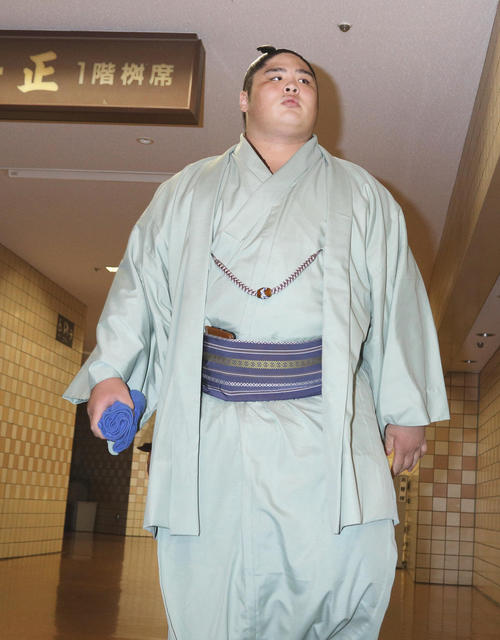 理事会に招集された貴ノ富士（撮影・中島郁夫）