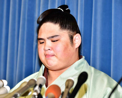 一連の暴行騒動に対する日本相撲協会の事実上の引退勧告に対し会見する貴ノ富士（撮影・小沢裕）