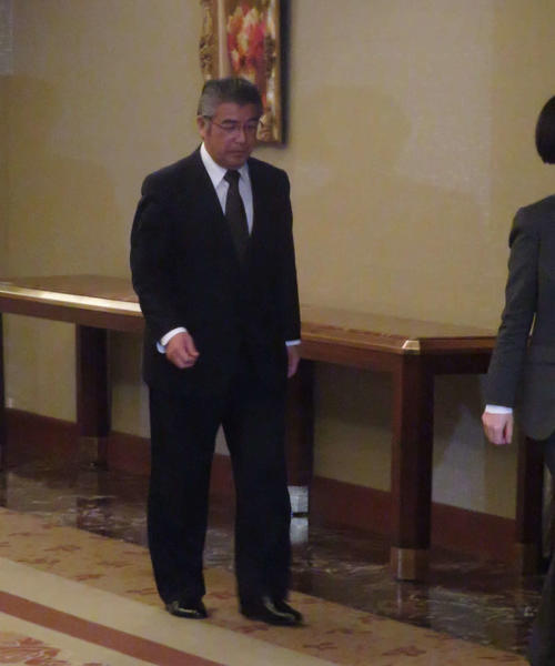 相撲協会の理事会に招き入れられる拓郎