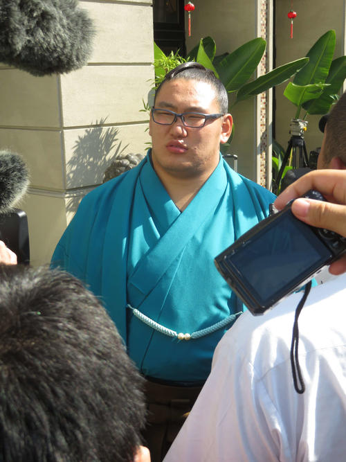 鮮やかな着物姿で初の力士会に参加した豊昇龍