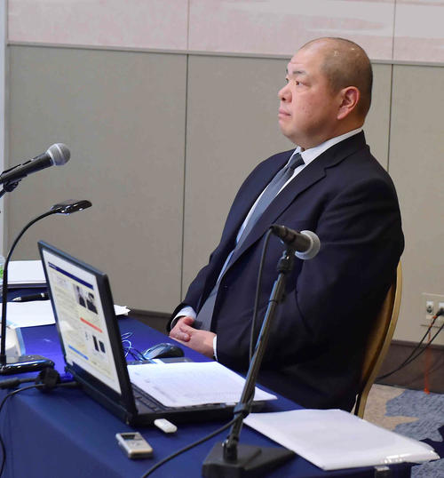 大相撲の年寄総会に臨む八角理事長（撮影・小沢裕）