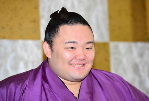 大相撲初場所の番付発表で関脇に昇進し会見する朝乃山（撮影・小沢裕）