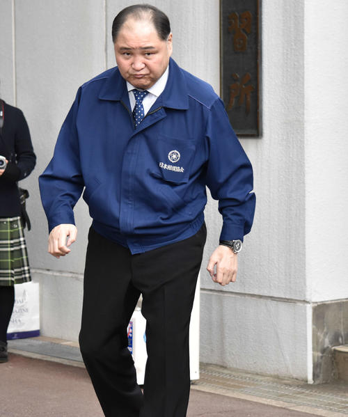 力士会に出席して関取衆らにインフルエンザ対策などを説明した日本相撲協会の尾車事業部長