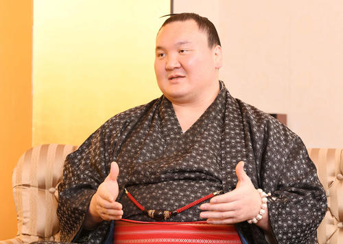 対談する白鵬