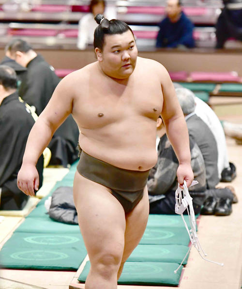 佐々木山を押し出しで下す北勝翼