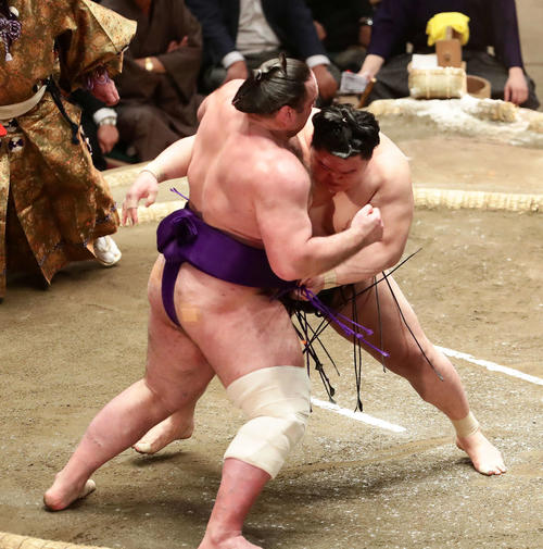 栃ノ心を破った豪栄道（右）（撮影・丹羽敏通）